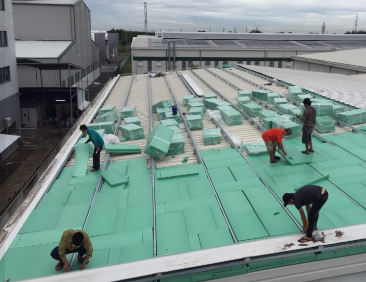 Tấm xốp XPS cách nhiệt chống nóng 9 thi-cong-xop-xps